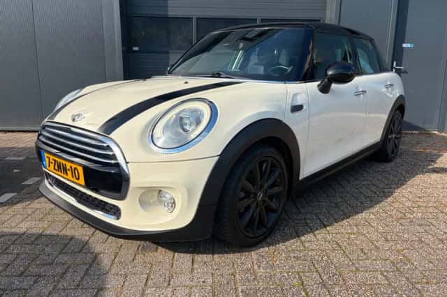 MINI Cooper (2015) thumbnail 1