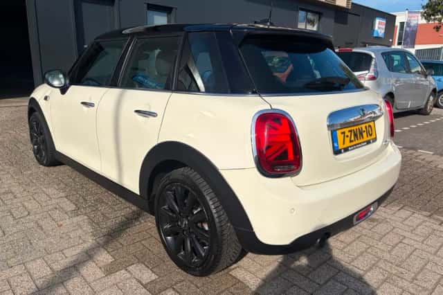 MINI Cooper (2015) thumbnail 2