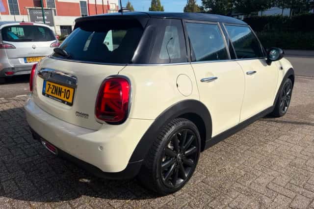 MINI Cooper (2015) thumbnail 3