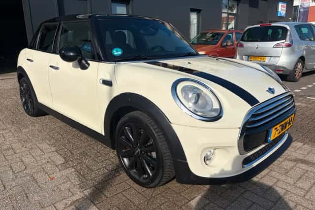 MINI Cooper (2015) thumbnail 4