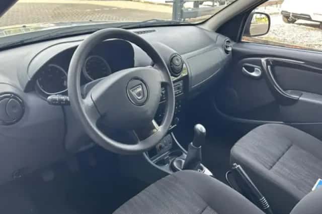 Dacia Duster (2011) thumbnail 2