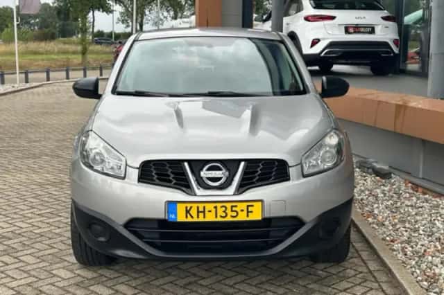 Nissan Qashqai (2012) thumbnail 4