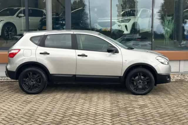 Nissan Qashqai (2012) thumbnail 5