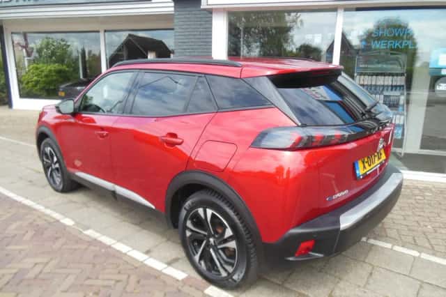 Peugeot e-2008 (2022) thumbnail 2