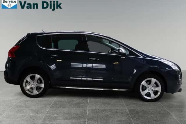 Peugeot 3008 (2013) thumbnail 2