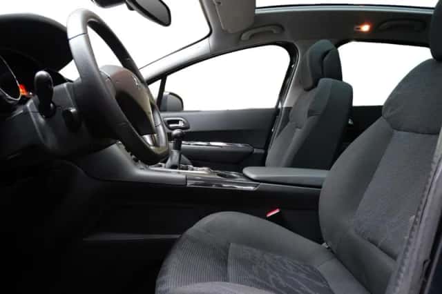 Peugeot 3008 (2013) thumbnail 3