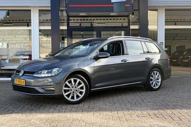 Volkswagen Golf (2018) thumbnail 2