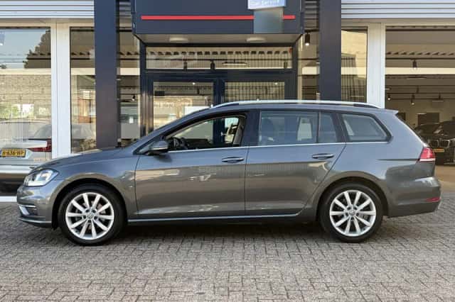 Volkswagen Golf (2018) thumbnail 3