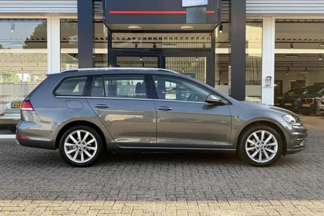 Volkswagen Golf (2018) thumbnail 4