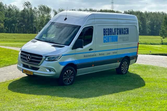 Mercedes-Benz Sprinter (2023) thumbnail 1