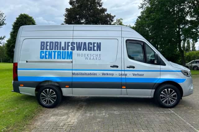 Mercedes-Benz Sprinter (2023) thumbnail 2
