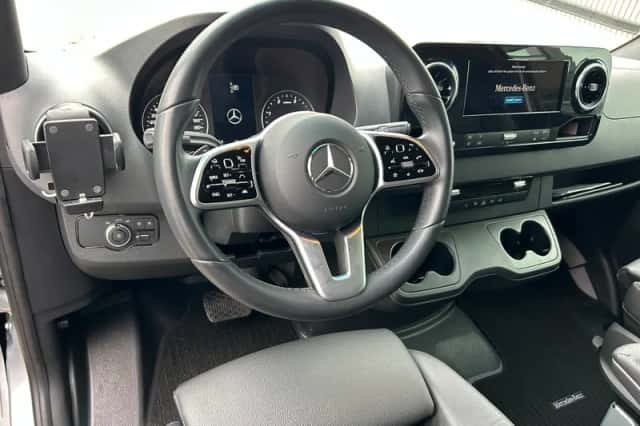 Mercedes-Benz Sprinter (2023) thumbnail 4