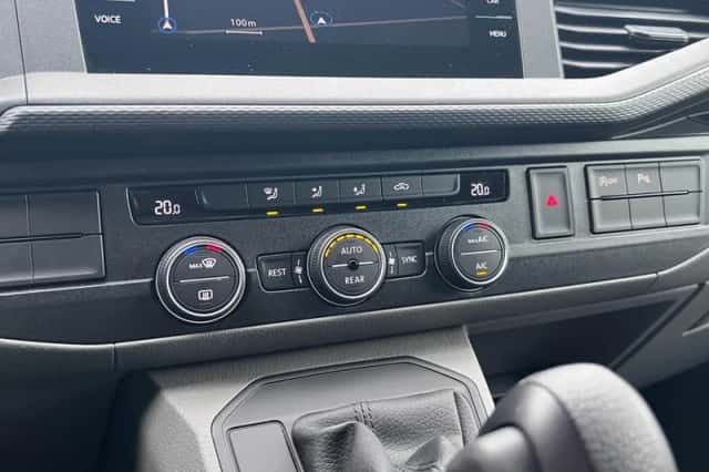 Volkswagen Caravelle (2023) thumbnail 4