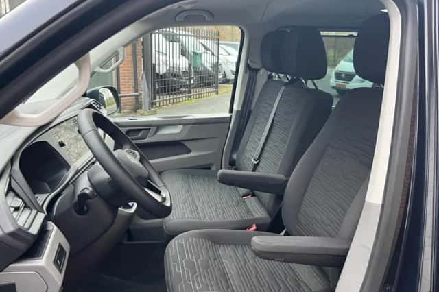 Volkswagen Caravelle (2023) thumbnail 5