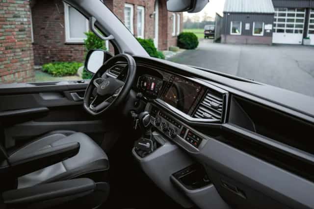 Volkswagen Caravelle (2023) thumbnail 2