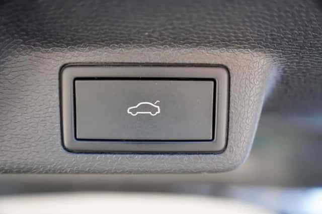 Volkswagen ID. Buzz (2025) thumbnail 1