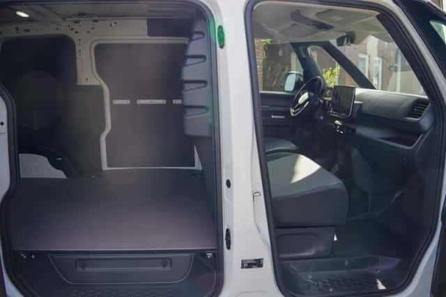 Volkswagen ID. Buzz Cargo (2026) thumbnail 5
