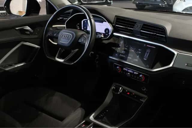 Audi Q3 (2021) thumbnail 2