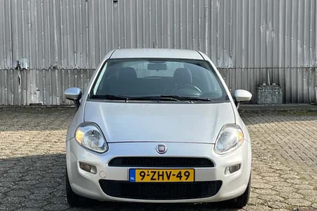 Fiat Punto (2015) thumbnail 2