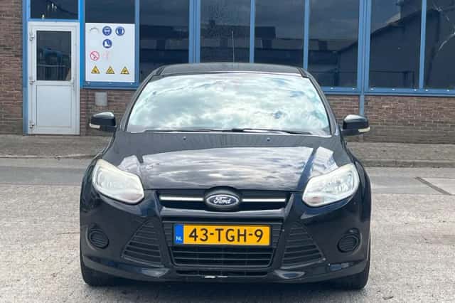 Ford Focus (2012) thumbnail 2