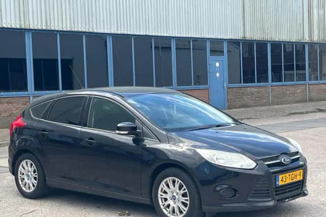 Ford Focus (2012) thumbnail 3