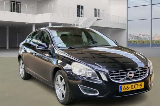 Volvo S60 (2012) thumbnail 2