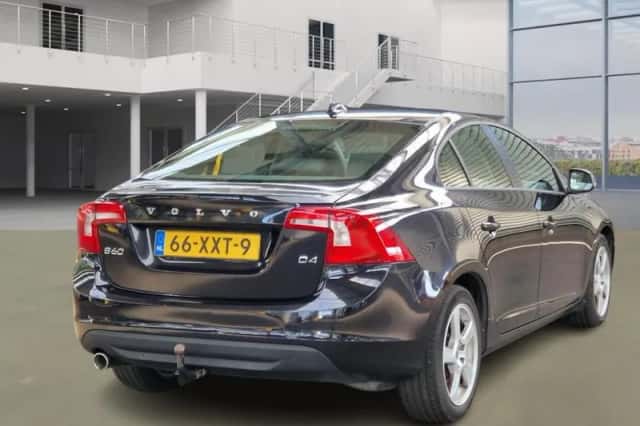 Volvo S60 (2012) thumbnail 3
