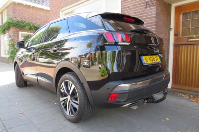 Peugeot 3008 (2020) thumbnail 2