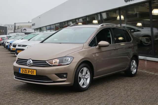 Volkswagen Golf Sportsvan (2015) thumbnail 3