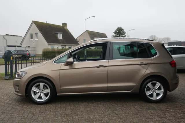 Volkswagen Golf Sportsvan (2015) thumbnail 4
