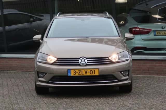 Volkswagen Golf Sportsvan (2015) thumbnail 5