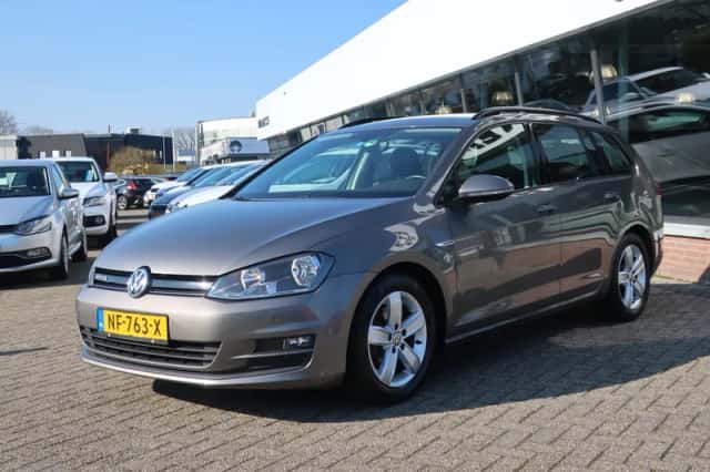 Volkswagen Golf (2017) thumbnail 3
