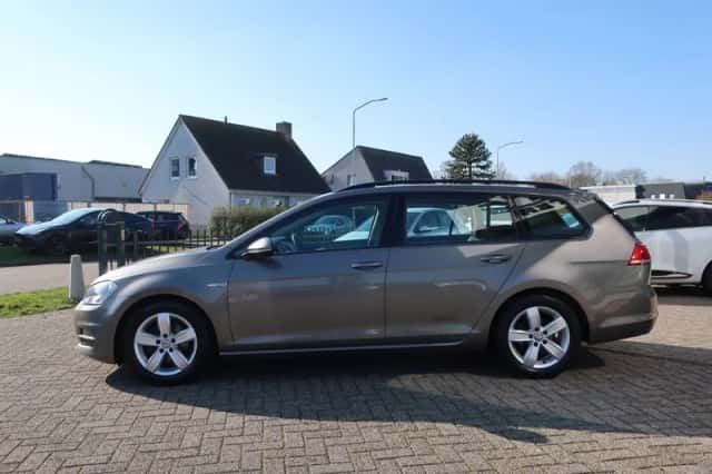 Volkswagen Golf (2017) thumbnail 4