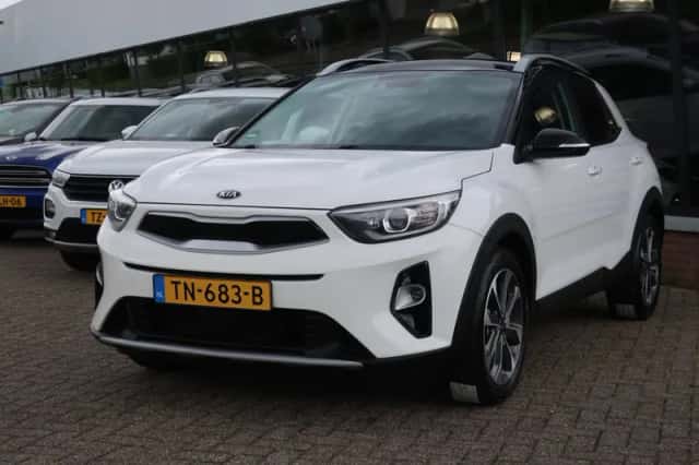 Kia Stonic (2018) thumbnail 1