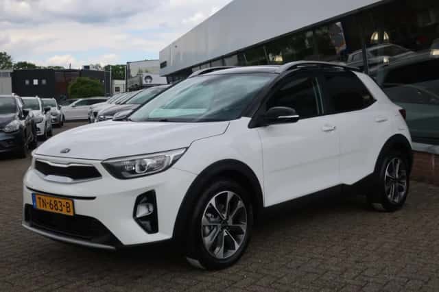 Kia Stonic (2018) thumbnail 3