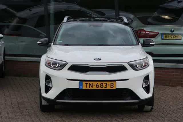 Kia Stonic (2018) thumbnail 5