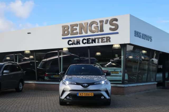 Toyota C-HR (2019) thumbnail 2
