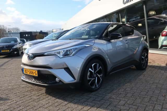 Toyota C-HR (2019) thumbnail 3
