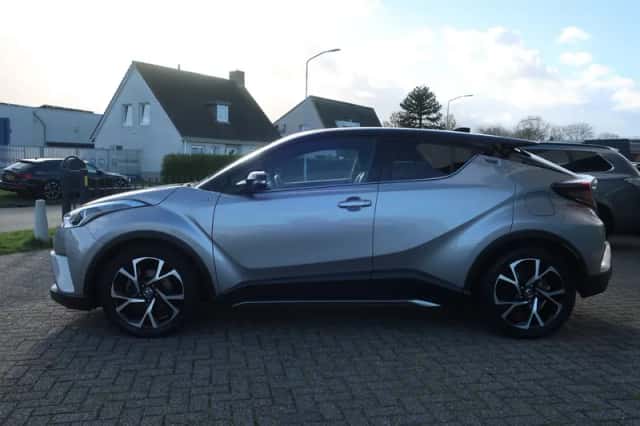 Toyota C-HR (2019) thumbnail 4