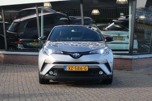 Toyota C-HR (2019) thumbnail 5