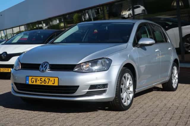 Volkswagen Golf (2015) thumbnail 1