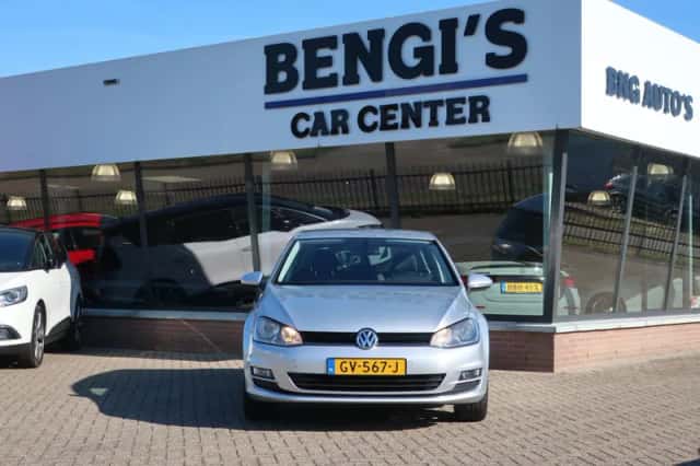 Volkswagen Golf (2015) thumbnail 2