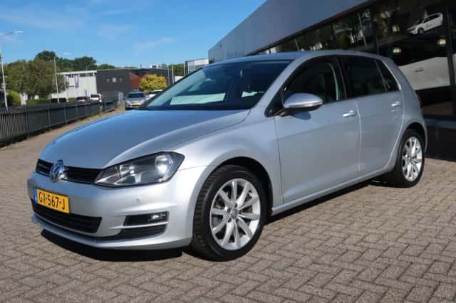 Volkswagen Golf (2015) thumbnail 3