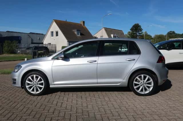 Volkswagen Golf (2015) thumbnail 4