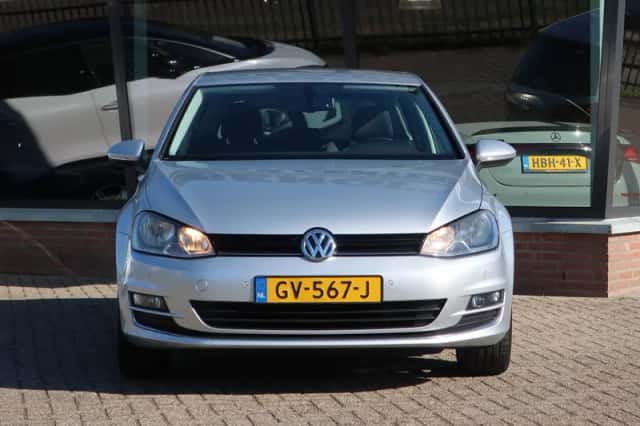 Volkswagen Golf (2015) thumbnail 5