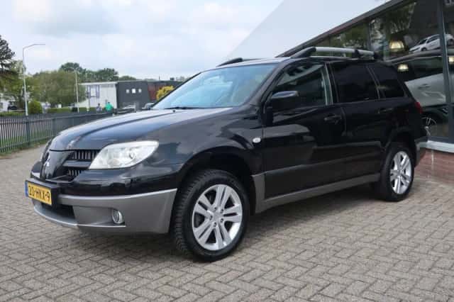 Mitsubishi Outlander (2009) thumbnail 3