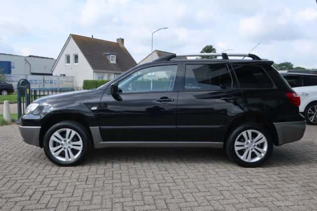Mitsubishi Outlander (2009) thumbnail 4