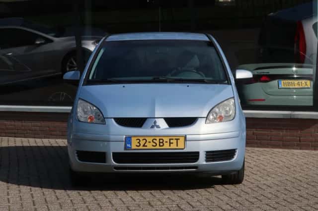 Mitsubishi Colt (2005) thumbnail 3