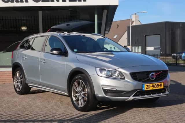 Volvo V60 Cross Country (2017) thumbnail 6