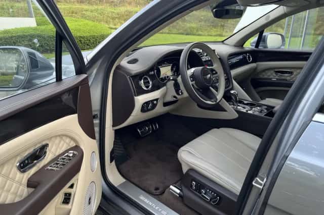 Bentley Bentayga (2021) thumbnail 2